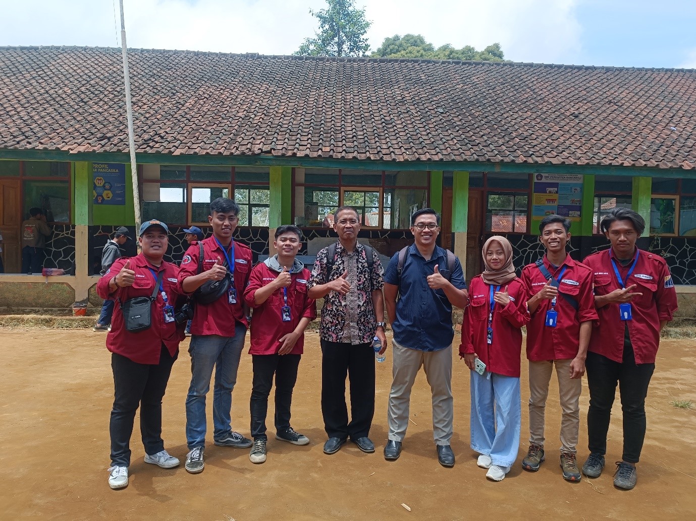 Seminar Pengenalan Serta Pemanfaatan Teknologi Dalam Penggunaan Internet Sehat Pada SMP Perkappen Rancabolang Ciwidey