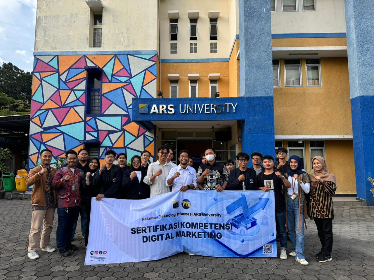 Tingkatkan Daya Saing Lulusan, FTI ARS University Gelar Sertifikasi Kompetensi Digital Marketing Bersama Zenith Academy